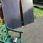 Steckdosen Photovoltaikanlage 500 Watt mit zwei Modulen an einer Hauswand